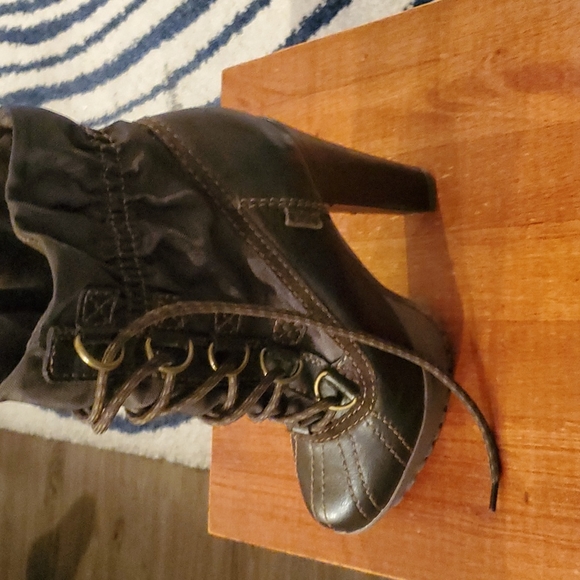 Shoes - Picture 3 of 4